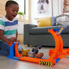 Hot Wheels Monster Trucks Loop & Flip Trophy Challenge car race