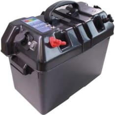 Akkukotelo Tup.Syt + 2 x USB 1A+2A 50A+10A sulakkeilla