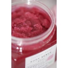 Sunday Rain Rose 265 g rauhoittava kuorintavoide