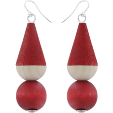 The Aarikka elves delight you now in the Korvatunturi earrings. Length 5,5 cm. Handmade in Finland.
</li><li>Material: maple,...