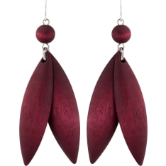 The compelling Jalava earrings consist of different shaped wooden pieces. Length 8,5 cm. Handmade in Finland.
</li><li>Materi...