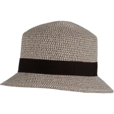 Salon Straw hat elegance