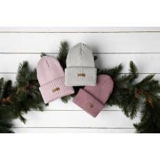 Villapom Nietos beanie