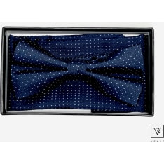 Veniz bow and handkerchief in a gift box