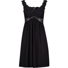 Trofe naisten yömekko