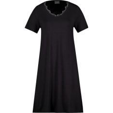 Trofe naisten yömekko