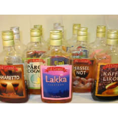 Old Grand's 500 ml liköörimauste täyttöpullossa