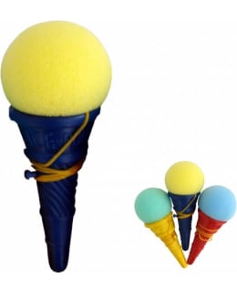 JÄÄTELÖTÖTTERÖ HYPPIVÄLLÄ PEHMOPALLOLLA Main Image