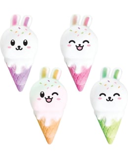 PURISTELTAVA PUPU JÄÄTELÖTÖTTERÖSSÄ Main Image