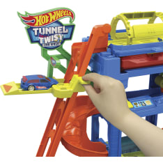 Hot Wheels City Tunnel Twist Car Wash autopesula ja väriä vaihtava pikkuauto