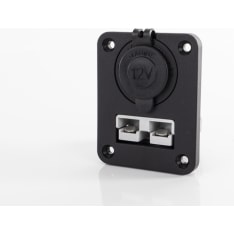 Carbest 50A asennuspaneeli pistorasialla ja trukkirasialla