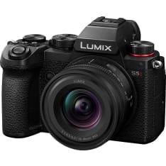 Panasonic Lumix S5D With S-R1840 F/4.5-6.3 Kit järjestelmäkamera