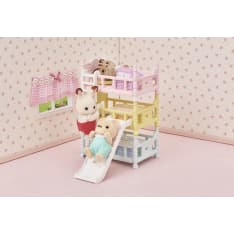 Sylvanian Families Kolmoiskerrossänky liukumäellä
