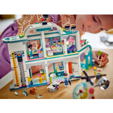 LEGO Friends 42621 Heartlake City Hospital