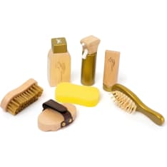 Astrup grooming and washing accessories for a stick horse
