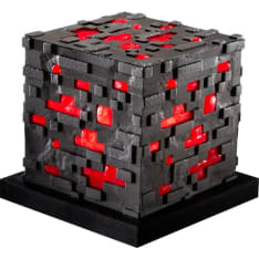 Noble Collection Minecraft punakivimalmi koristevalaisin