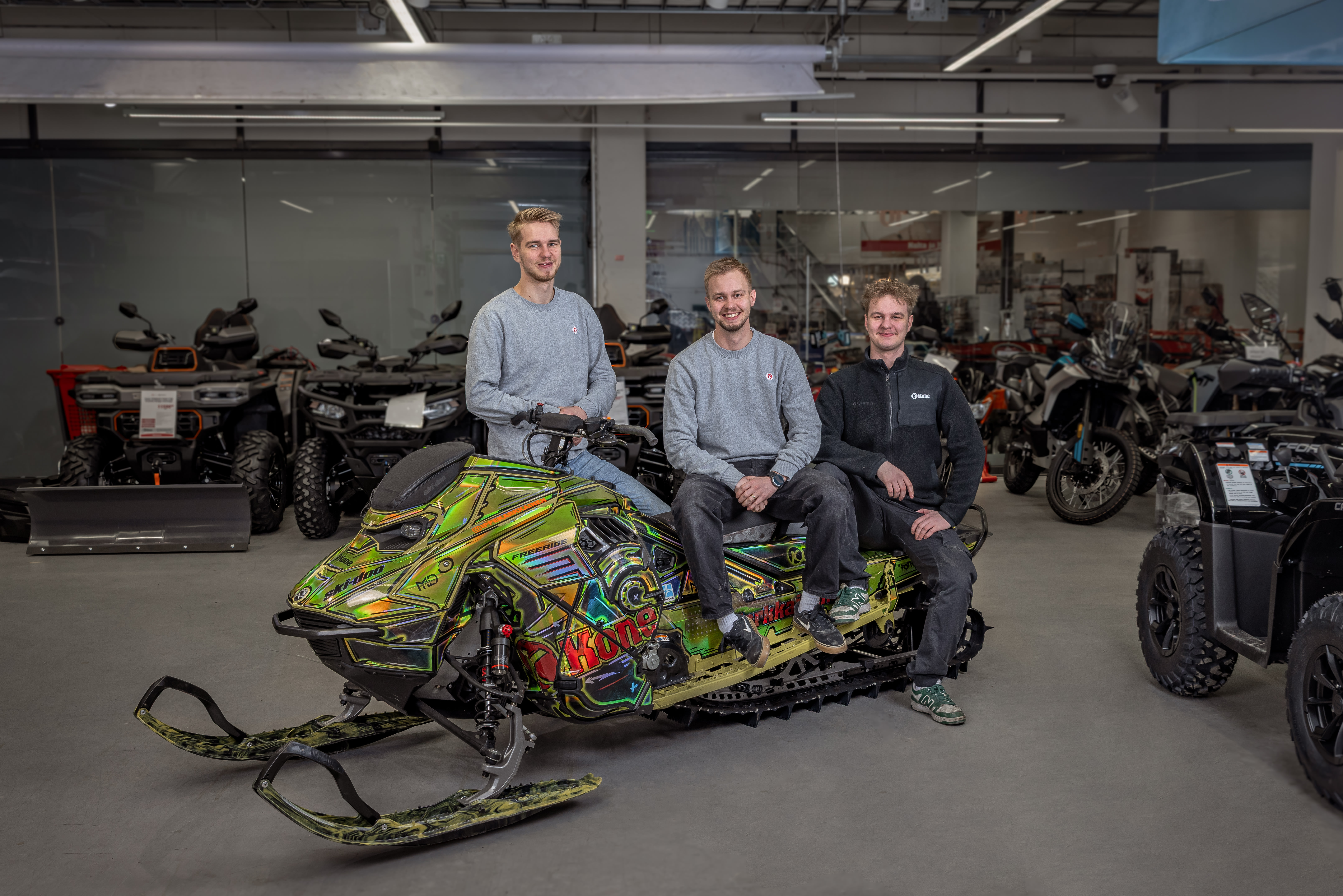 Konemyynnin kolmikko Ilari, Aslak ja Nikolas